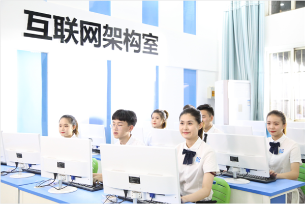 【媒體關(guān)注】為什么學(xué)互聯(lián)網(wǎng)新技術(shù)，要來新華？