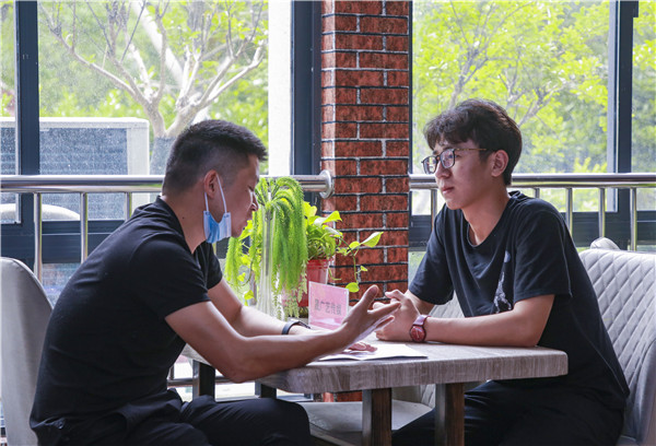 就業(yè)保障丨千企萬崗進校園，助力學子精準就業(yè)！