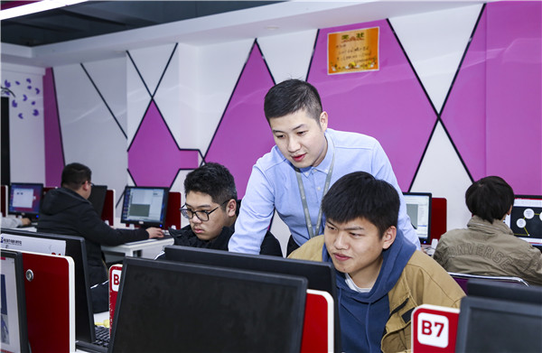 初中畢業(yè)學(xué)影視動(dòng)畫(huà)好學(xué)么，好就業(yè)么？