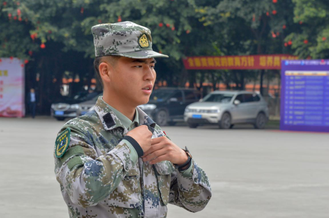 新華“三教三訓(xùn)”之軍訓(xùn)|揮灑汗水書(shū)寫(xiě)迷彩青春！