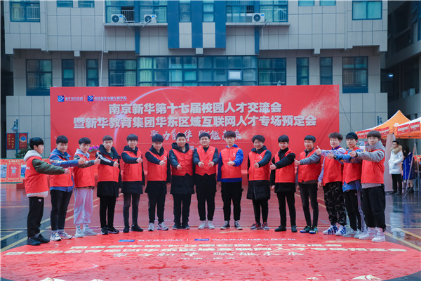初<a href=http://njxh.cn target=_blank class=infotextkey>高中</a>畢業(yè)，應(yīng)該學(xué)什么？去哪里學(xué)？