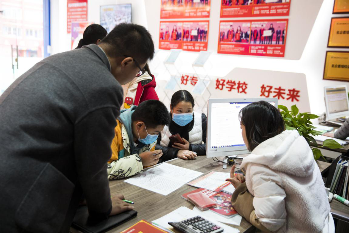 為什么總勸你來校實(shí)地考察？好學(xué)校不怕比較！