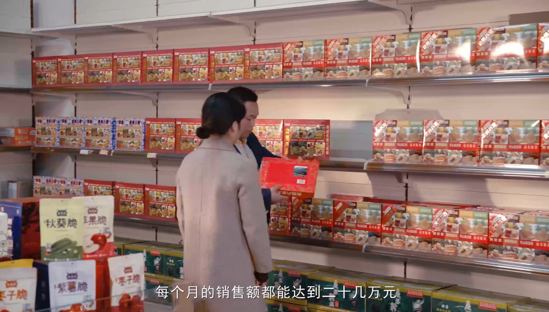 “新華電腦學(xué)校就像一座橋，把我和家鄉(xiāng)連接在一起！”