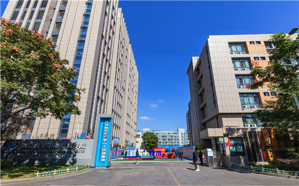 南京新華五一試學(xué)周，0元吃住學(xué)只等你來！