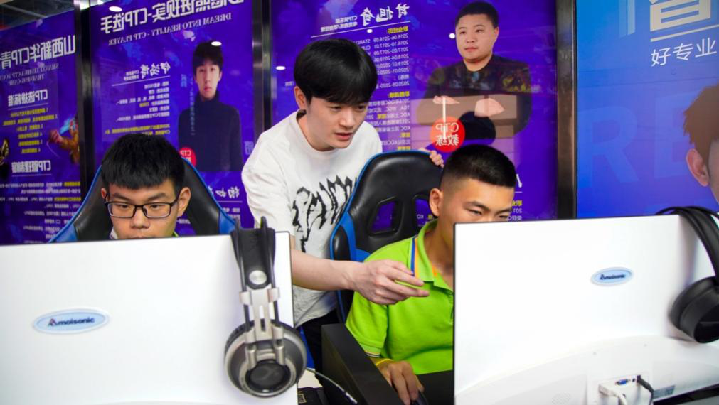 傳遞向上力量！新華電腦學(xué)校《老師來了》7月繼續(xù)開講！