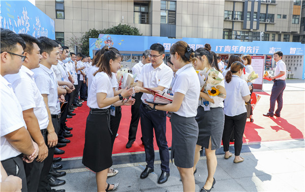 愛(ài)與責(zé)任，立德樹(shù)人丨南京新華與你一起致敬教師節(jié)