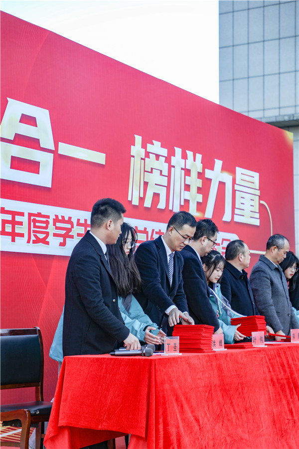 知行合一，榜樣力量 —南京新華2021年度學(xué)生工作總結(jié)暨表彰大會圓滿落幕！