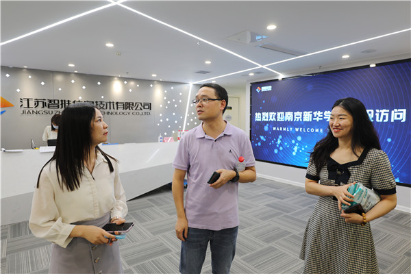 南京新華教師進企業(yè)，為實踐教學保駕護航