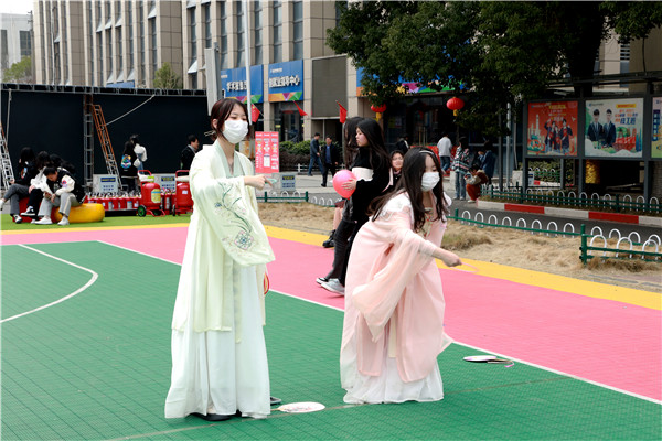 “三八”國(guó)際婦女節(jié)來(lái)臨，南京新華向所有女性致以節(jié)日最美好的祝福！