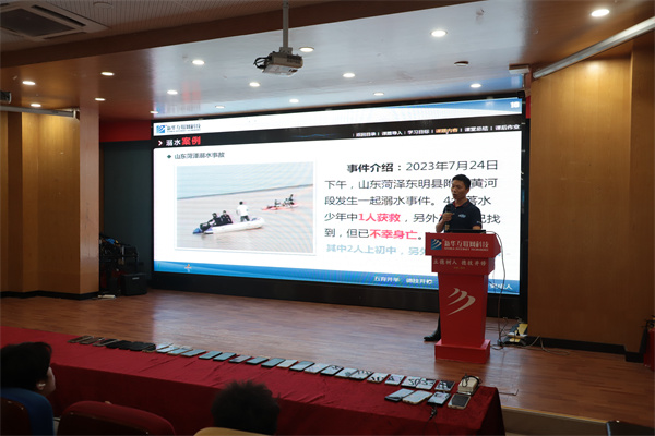 南京新華電腦專修學(xué)校舉辦新生安全教育講座，鄭德剛老師精彩開講