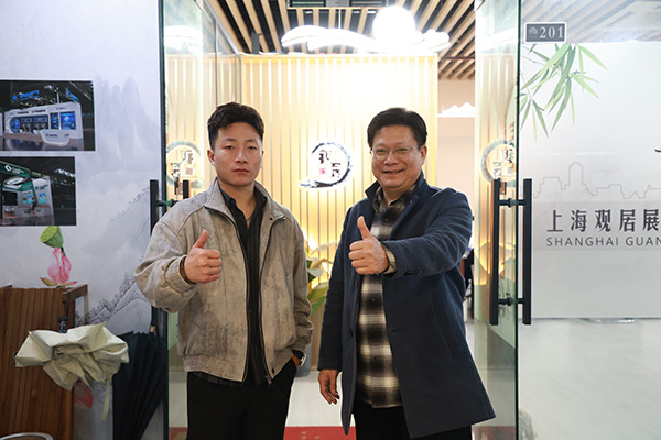 科技賦能夢想，師恩照亮前程：南京新華電腦專修學(xué)校程老師慰問成功學(xué)子許義虎