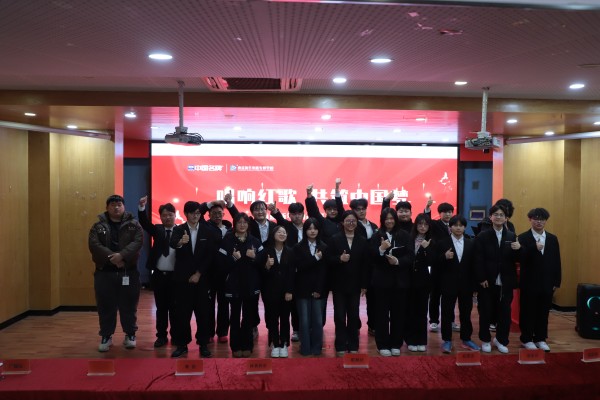 南京新華電腦專修學(xué)校唱響紅歌，共筑中國夢